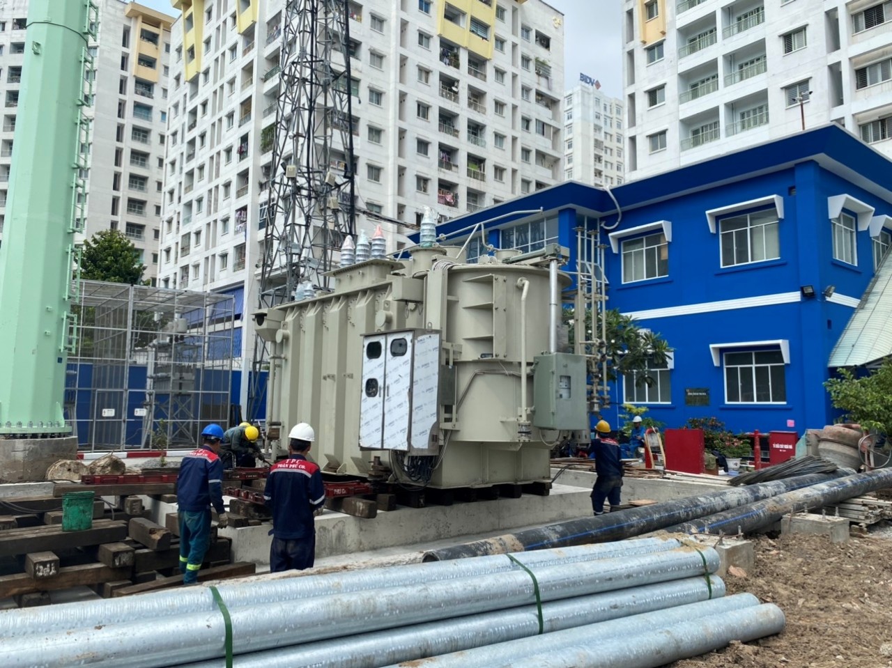Installing the 3rd transformer at 110kV station of the Racecourse