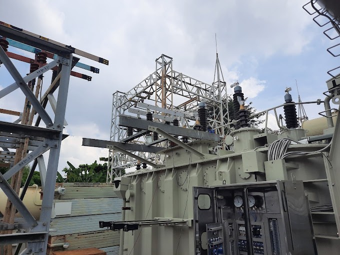 Installing a new transformer for the 110kV Chanh Hung station