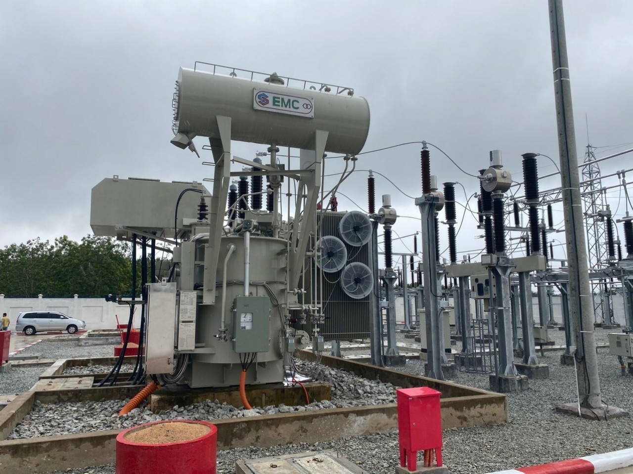 Energize the 110kV Tanh Linh substation and the connection line of Binh Thuan province